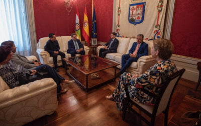 El presidente del Gobierno de La Rioja y presidente de la Fundación San Millán de la Cogolla, Gonzalo Capellán, ha recibido a la Comisión Permanente de la Asociación de Academias de la Lengua Española (ASALE)