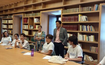 Jóvenes voluntarios de diferentes países trabajan en el paisaje monástico de San Millán de la Cogolla